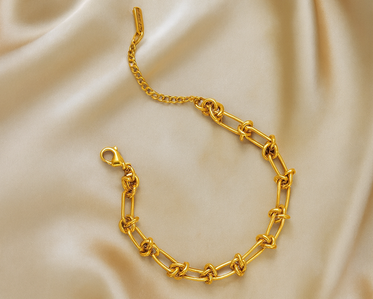 DAINTY KNOT BRACELET