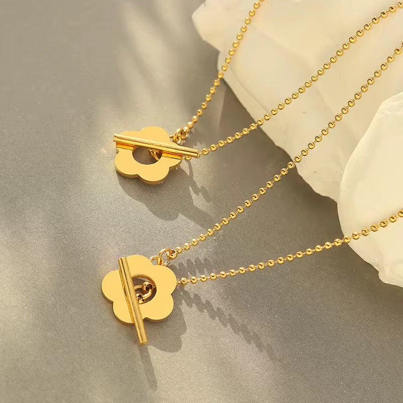 EVA NECKLACE